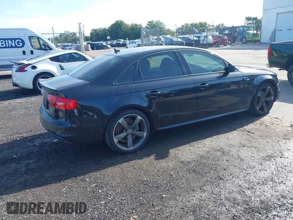 ✅ 2014 Audi A4 Premium Plus • VIN: WAUHFAFL8EN020335 • Lot: 42684886. Wystawiony na IAAI z przebiegiem 216 239 mil. Bezpłatny archiwum sprzedaży aukcyjnych z USA i szczegółowy raport historii pojazdu na DreamBid. Zdjęcie 4.