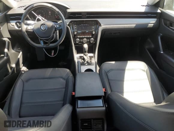 ✅ 2022 Volkswagen Passat SE • VIN: 1VWSA7A35NC007634 • Лот: 68213255. Опубликован ранее на Copart с пробегом 63 580 миль. Бесплатный доступ к архиву аукционных продаж из США и подробный отчёт об истории автомобиля на DreamBid. Изображение 8.