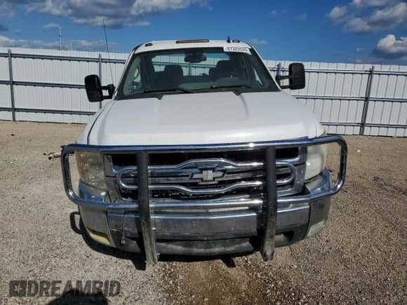 2008 Chevrolet Silverado 2500HD LTZ with VIN 1GCHK23608F209353, listed as a Copart auction lot 67325535 with 296,209 mi miles and Salvage title. Bid and sale history available at DreamBid. Image 5.