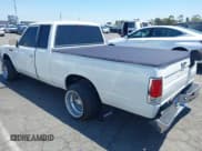 ✅ 1986 Nissan 720 • VIN: JN6ND06S6GW109456 • Lot: 42944828. Wystawiony na IAAI z przebiegiem 137 049 mil. Bezpłatny archiwum sprzedaży aukcyjnych z USA i szczegółowy raport historii pojazdu na DreamBid. Zdjęcie 3.