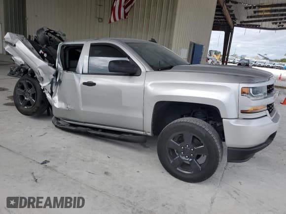 ✅ 2017 Chevrolet Silverado 1500 Custom • VIN: 1GCRCPEH3HZ267419 • Lot: 83856444. Wystawiony na Copart z przebiegiem 78 952 mil. Bezpłatny archiwum sprzedaży aukcyjnych z USA i szczegółowy raport historii pojazdu na DreamBid. Zdjęcie 4.