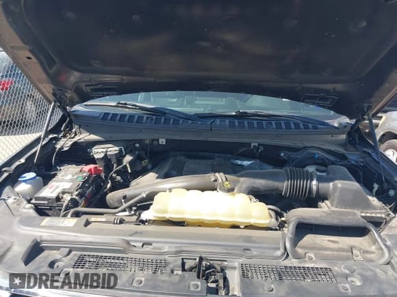 ✅ 2019 Ford Expedition XLT • VIN: 1FMJU1JT2KEA81611 • Lot: 43109314. Wystawiony na IAAI z przebiegiem 54 762 mil. Bezpłatny archiwum sprzedaży aukcyjnych z USA i szczegółowy raport historii pojazdu na DreamBid. Zdjęcie 10.