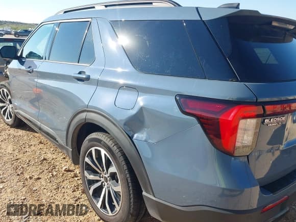 ✅ 2025 Ford Explorer ST-Line • VIN: 1FMUK7KH0SGA99562 • Лот: 43343916. Опубликован ранее на IAAI с пробегом 8 394 миль. Бесплатный доступ к архиву аукционных продаж из США и подробный отчёт об истории автомобиля на DreamBid. Изображение 18.