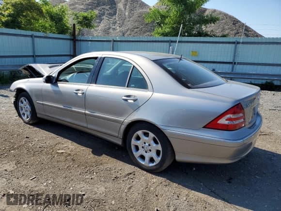 ✅ 2005 Mercedes-Benz C 320 • VIN: WDBRF84J05F664759 • Лот: 56924864. Опубликован ранее на Copart с пробегом 99 694 миль. Бесплатный доступ к архиву аукционных продаж из США и подробный отчёт об истории автомобиля на DreamBid. Изображение 2.