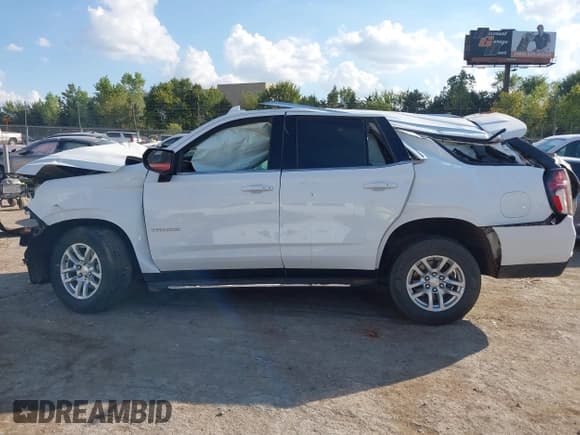 ✅ 2021 Chevrolet Tahoe LT • VIN: 1GNSCNKD2MR463232 • Lot: 43414556. Wystawiony na IAAI z przebiegiem 92 537 mil. Bezpłatny archiwum sprzedaży aukcyjnych z USA i szczegółowy raport historii pojazdu na DreamBid. Zdjęcie 13.