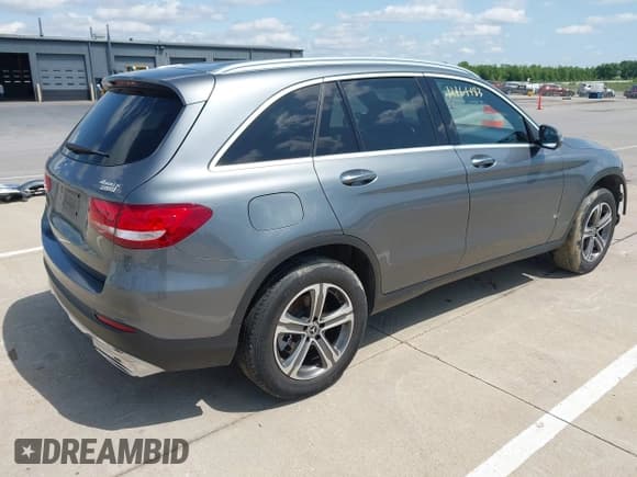 ✅ 2017 Mercedes-Benz GLC 300 • VIN: WDC0G4KB6HV011837 • Lot: 42464483. Wystawiony na IAAI z przebiegiem 102 429 mil. Bezpłatny archiwum sprzedaży aukcyjnych z USA i szczegółowy raport historii pojazdu na DreamBid. Zdjęcie 4.