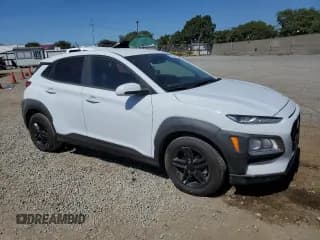 ✅ 2018 Hyundai Kona SE • VIN: KM8K12AA3JU091053 • Лот: 69489344. Опубликован ранее на Copart с пробегом 104 582 миль. Бесплатный доступ к архиву аукционных продаж из США и подробный отчёт об истории автомобиля на DreamBid. Изображение 4.