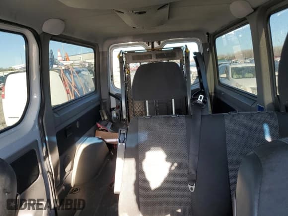 ✅ 2013 Mercedes-Benz Sprinter Passenger • VIN: WDZPE7CC6D5809204 • Lot: 80884474. Wystawiony na Copart z przebiegiem 92 819 mil. Bezpłatny archiwum sprzedaży aukcyjnych z USA i szczegółowy raport historii pojazdu na DreamBid. Zdjęcie 10.