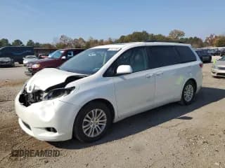 ✅ 2016 Toyota Sienna XLE • VIN: 5TDYK3DC7GS716632 • Лот: 85111395. Опубликован ранее на Copart с пробегом 151 150 миль. Бесплатный доступ к архиву аукционных продаж из США и подробный отчёт об истории автомобиля на DreamBid. Изображение 1.