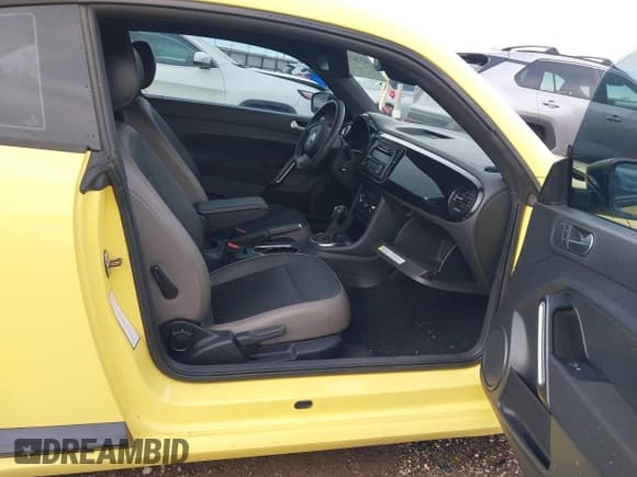 ✅ 2015 Volkswagen Beetle 1.8T • VIN: 3VWF17ATXFM623086 • Lot: 43767543. Listed on IAAI with 111,998 mi. Free auction sales archive from the USA and detailed vehicle history report at DreamBid. Image 5.