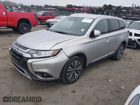 ✅ 2020 Mitsubishi Outlander SE • VIN: JA4AD3A33LZ025441 • Lot: 41566929. Listed on IAAI with 97,891 mi. Free auction sales archive from the USA and detailed vehicle history report at DreamBid. Image 17.