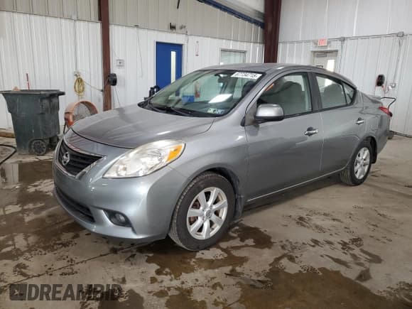 ✅ 2013 Nissan Versa S • VIN: 3N1CN7AP4DL840961 • Лот: 67734715. Опубликован ранее на Copart с пробегом 109 879 миль. Бесплатный доступ к архиву аукционных продаж из США и подробный отчёт об истории автомобиля на DreamBid. Изображение 1.