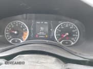 ✅ 2017 Jeep Renegade Latitude • VIN: ZACCJABB0HPF00759 • Lot: 42264251. Wystawiony na IAAI z przebiegiem 246 494 mil. Bezpłatny archiwum sprzedaży aukcyjnych z USA i szczegółowy raport historii pojazdu na DreamBid. Zdjęcie 7.