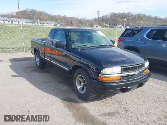✅ 2001 Chevrolet S-10 LS • VIN: 1GCCS19W818150784 • Лот: 41864042. Опубликован ранее на IAAI с пробегом 103 561 миль. Бесплатный доступ к архиву аукционных продаж из США и подробный отчёт об истории автомобиля на DreamBid. Изображение 1.