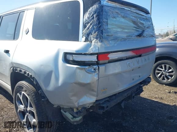 ✅ 2024 Rivian R1S Adventure • VIN: 7PDSGABA2RN043764 • Лот: 41755096. Опубликован ранее на IAAI с пробегом 7 501 миль. Бесплатный доступ к архиву аукционных продаж из США и подробный отчёт об истории автомобиля на DreamBid. Изображение 6.