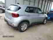 2021 Hyundai Venue SE z VIN KMHRB8A33MU063628, wystawiony jako Copart lot #70505754 z przebiegiem 32 989 mil mil oraz Szkoda całkowita • Salvage title. Historia ofert i sprzedaży dostępna na DreamBid. Obrazek 3.