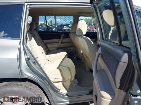 ✅ 2010 Toyota Highlander • VIN: 5TDBK3EH2AS021708 • Лот: 43734788. Опубликован ранее на IAAI с пробегом 167 595 миль. Бесплатный доступ к архиву аукционных продаж из США и подробный отчёт об истории автомобиля на DreamBid. Изображение 8.