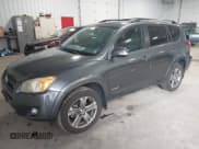 ✅ 2011 Toyota RAV4 Sport • VIN: JTMRK4DVXB5105360 • Лот: 43470104. Опубликован ранее на IAAI с пробегом 154 407 миль. Бесплатный доступ к архиву аукционных продаж из США и подробный отчёт об истории автомобиля на DreamBid. Изображение 2.