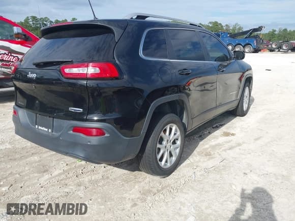 ✅ 2018 Jeep Cherokee Latitude • VIN: 1C4PJLCB4JD595102 • Lot: 43359901. Wystawiony na IAAI z przebiegiem Nie podano. Bezpłatny archiwum sprzedaży aukcyjnych z USA i szczegółowy raport historii pojazdu na DreamBid. Zdjęcie 4.