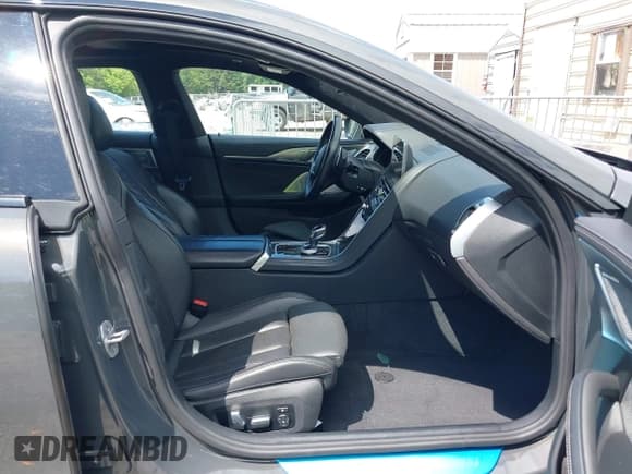 ✅ 2024 BMW 8 Series M850i • VIN: WBAGV8C09RCP31125 • Lot: 42333973. Listed on IAAI with 13,787 mi. Free auction sales archive from the USA and detailed vehicle history report at DreamBid. Image 5.