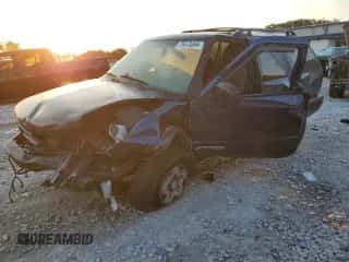 2004 Chevrolet Blazer LS z VIN 1GNCT18X64K158226, wystawiony jako Copart lot #75513394 z przebiegiem Nie podano mil oraz Czysty tytuł • Clean title. Historia ofert i sprzedaży dostępna na DreamBid. Obrazek 1.