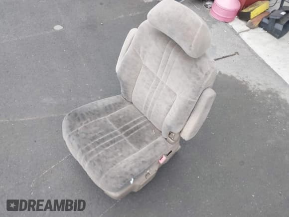 ✅ 2001 Toyota Sienna LE • VIN: 4T3ZF13C81U392417 • Lot: 43825767. Listed on IAAI with 326,365 mi. Free auction sales archive from the USA and detailed vehicle history report at DreamBid. Image 12.