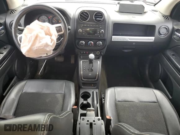 ✅ 2016 Jeep Compass Sport SE • VIN: 1C4NJDBB0GD759999 • Lot: 56983255. Wystawiony na Copart z przebiegiem 69 548 mil. Bezpłatny archiwum sprzedaży aukcyjnych z USA i szczegółowy raport historii pojazdu na DreamBid. Zdjęcie 8.