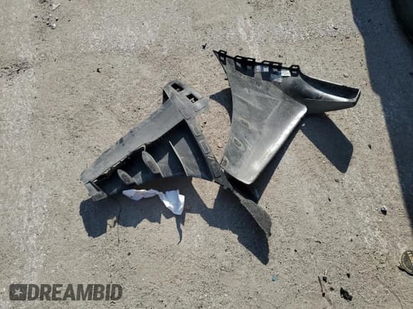 ✅ 2021 Chevrolet Silverado 1500 RST • VIN: 3GCUYEED5MG120123 • Lot: 68469415. Wystawiony na Copart z przebiegiem Nie podano. Bezpłatny archiwum sprzedaży aukcyjnych z USA i szczegółowy raport historii pojazdu na DreamBid. Zdjęcie 12.