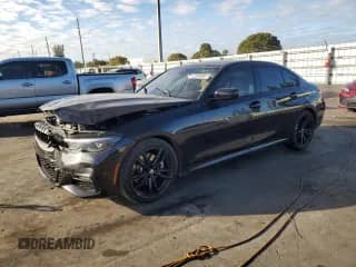 2022 BMW 3 Series 330i z VIN 3MW5R1J00N8C41955, wystawiony jako Copart lot #42669585 z przebiegiem 36 851 mil mil oraz Nie do naprawy • Non repairable. Historia ofert i sprzedaży dostępna na DreamBid. Obrazek 1.