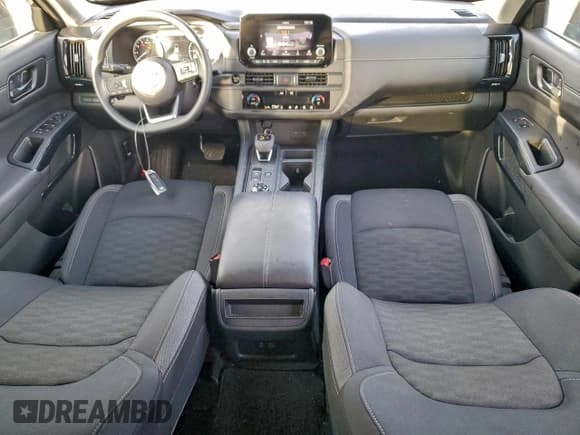 ✅ 2025 Nissan Pathfinder S • VIN: 5N1DR3AC0SC240535 • Lot: 96080965. Wystawiony na Copart z przebiegiem 22 942 mil. Bezpłatny archiwum sprzedaży aukcyjnych z USA i szczegółowy raport historii pojazdu na DreamBid. Zdjęcie 8.