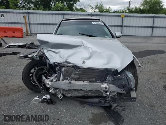 ✅ 2017 Mercedes-Benz C 300 • VIN: WDDWF4KB3HR306976 • Lot: 57585515. Listed on Copart with 33,222 mi. Free auction sales archive from the USA and detailed vehicle history report at DreamBid. Image 5.