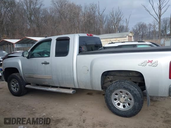 ✅ 2013 Chevrolet Silverado 1500 LS • VIN: 1GCRKREAXDZ114841 • Лот: 41332054. Опубликован ранее на IAAI с пробегом 179 390 миль. Бесплатный доступ к архиву аукционных продаж из США и подробный отчёт об истории автомобиля на DreamBid. Изображение 14.