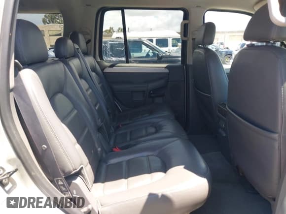 ✅ 2003 Ford Explorer XLT • VIN: 1FMDU73K03ZA13385 • Lot: 42261683. Listed on IAAI with 101,072 mi. Free auction sales archive from the USA and detailed vehicle history report at DreamBid. Image 8.