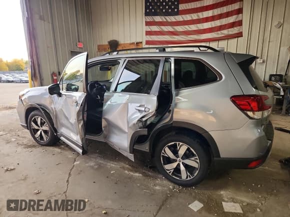 ✅ 2021 Subaru Forester Touring • VIN: JF2SKAXC2MH439511 • Lot: 91611095. Wystawiony na Copart z przebiegiem 59 055 mil. Bezpłatny archiwum sprzedaży aukcyjnych z USA i szczegółowy raport historii pojazdu na DreamBid. Zdjęcie 2.