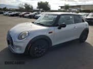 ✅ 2017 MINI Hardtop Cooper • VIN: WMWXP5C37H2G60498 • Лот: 82279815. Опубликован ранее на Copart с пробегом 92 736 миль. Бесплатный доступ к архиву аукционных продаж из США и подробный отчёт об истории автомобиля на DreamBid. Изображение 1.