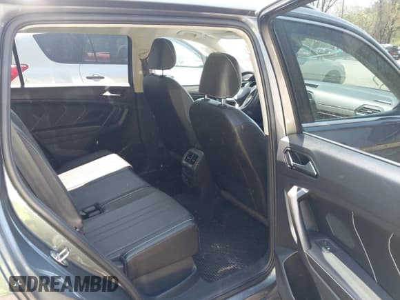 ✅ 2022 Volkswagen Tiguan SE • VIN: 3VV2B7AXXNM019538 • Lot: 42109211. Wystawiony na IAAI z przebiegiem 30 576 mil. Bezpłatny archiwum sprzedaży aukcyjnych z USA i szczegółowy raport historii pojazdu na DreamBid. Zdjęcie 8.