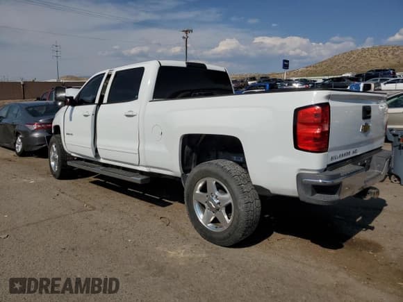 ✅ 2015 Chevrolet Silverado 2500HD LT • VIN: 1GC1CVEG5FF621724 • Lot: 62314484. Wystawiony na Copart z przebiegiem Nie podano. Bezpłatny archiwum sprzedaży aukcyjnych z USA i szczegółowy raport historii pojazdu na DreamBid. Zdjęcie 2.