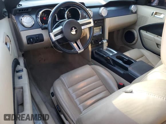 ✅ 2006 Ford Mustang GT Deluxe • VIN: 1ZVHT85H365236268 • Lot: 85954085. Wystawiony na Copart z przebiegiem 134 436 mil. Bezpłatny archiwum sprzedaży aukcyjnych z USA i szczegółowy raport historii pojazdu na DreamBid. Zdjęcie 8.