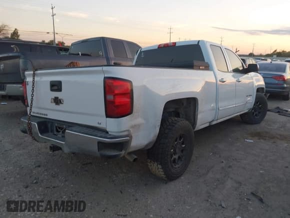 ✅ 2019 Chevrolet Silverado 1500 LT • VIN: 2GCRCPEC5K1113587 • Lot: 43794100. Wystawiony na IAAI z przebiegiem 116 779 mil. Bezpłatny archiwum sprzedaży aukcyjnych z USA i szczegółowy raport historii pojazdu na DreamBid. Zdjęcie 4.