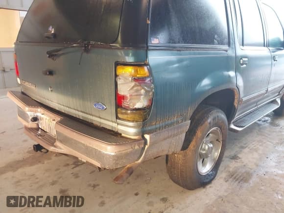 ✅ 1997 Ford Explorer XL • VIN: 1FMDU34E0VZC19259 • Lot: 43549017. Wystawiony na IAAI z przebiegiem 267 060 mil. Bezpłatny archiwum sprzedaży aukcyjnych z USA i szczegółowy raport historii pojazdu na DreamBid. Zdjęcie 6.