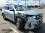 ✅ 2019 Toyota Highlander LE Plus • VIN: 5TDZZRFH6KS359285 • Lot: 81513645. Wystawiony na Copart z przebiegiem 58 007 mil. Bezpłatny archiwum sprzedaży aukcyjnych z USA i szczegółowy raport historii pojazdu na DreamBid. Zdjęcie 4.