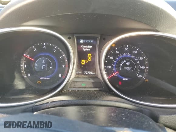 ✅ 2015 Hyundai Santa Fe • VIN: 5XYZW4LA9FG242273 • Лот: 40339194. Опубликован ранее на Copart с пробегом 72 796 миль. Бесплатный доступ к архиву аукционных продаж из США и подробный отчёт об истории автомобиля на DreamBid. Изображение 9.