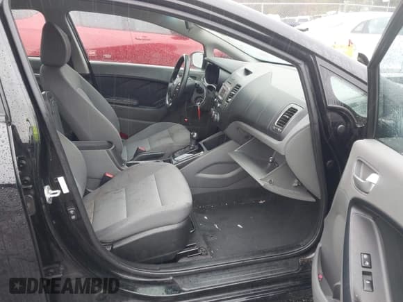 ✅ 2017 Kia Forte LX • VIN: 3KPFK4A71HE093119 • Лот: 43552874. Опубликован ранее на IAAI с пробегом 258 372 миль. Бесплатный доступ к архиву аукционных продаж из США и подробный отчёт об истории автомобиля на DreamBid. Изображение 5.