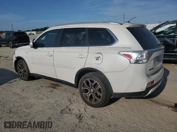 ✅ 2015 Mitsubishi Outlander GT • VIN: JA4JZ4AX4FZ001454 • Lot: 54562675. Listed on Copart with 166,983 mi. Free auction sales archive from the USA and detailed vehicle history report at DreamBid. Image 3.