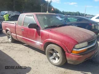 ✅ 2003 Chevrolet S-10 LS • VIN: 1GCCS19X538148602 • Lot: 43434172. Listed on IAAI with 149,915 mi. Free auction sales archive from the USA and detailed vehicle history report at DreamBid. Image 1.