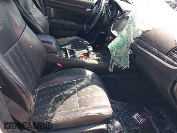 2014 Chrysler 300 S с VIN 2C3CCABG3EH262008, выставлен на аукционе IAAI как лот 42087435 с пробегом 248 794 миль миль и . История ставок и продаж доступна на DreamBid. Изображение 5.