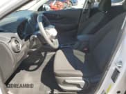 ✅ 2022 Hyundai Kona SEL • VIN: KM8K62AB6NU912453 • Лот: 69977724. Опубликован ранее на Copart с пробегом 22 235 миль. Бесплатный доступ к архиву аукционных продаж из США и подробный отчёт об истории автомобиля на DreamBid. Изображение 7.