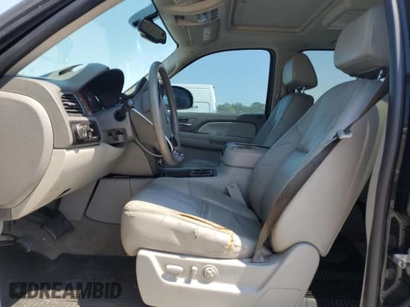 ✅ 2007 Chevrolet Suburban LT • VIN: 3GNFC16077G307421 • Lot: 80148135. Wystawiony na Copart z przebiegiem 289 749 mil. Bezpłatny archiwum sprzedaży aukcyjnych z USA i szczegółowy raport historii pojazdu na DreamBid. Zdjęcie 7.