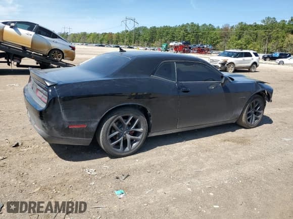 ✅ 2022 Dodge Challenger R/T • VIN: 2C3CDZBT7NH254812 • Lot: 47171284. Wystawiony na Copart z przebiegiem 41 828 mil. Bezpłatny archiwum sprzedaży aukcyjnych z USA i szczegółowy raport historii pojazdu na DreamBid. Zdjęcie 3.
