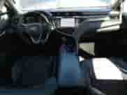 2020 Toyota Camry Hybrid SE z VIN 4T1J31AK3LU011990, wystawiony jako Copart lot #70181845 z przebiegiem 173 265 mil mil oraz Szkoda całkowita • Salvage title. Historia ofert i sprzedaży dostępna na DreamBid. Obrazek 8.